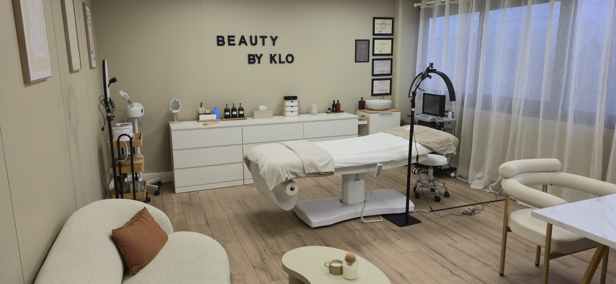 Salle de traitement Beauty by Klo - Épilation laser Antony