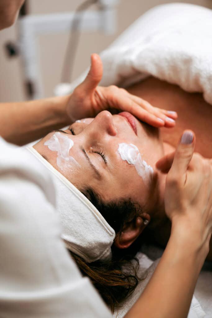 Produits de soins visage professionnels